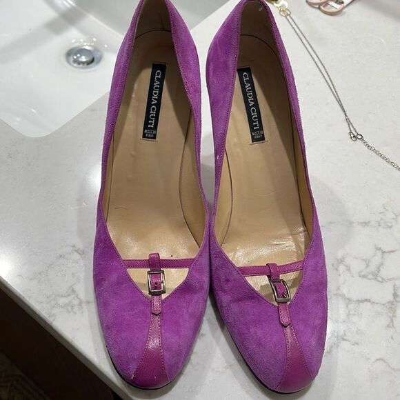 Beautiful fuschia lavender suede and leather heels. - Picture 1 of 5